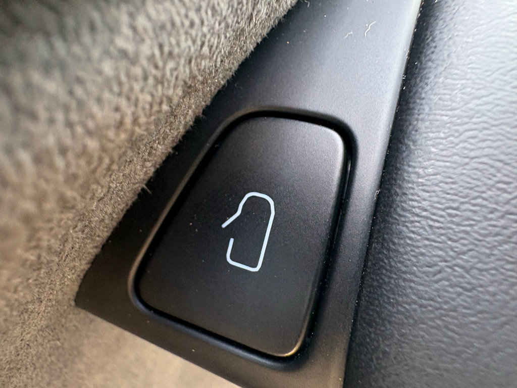 Used 2022 Tesla Model Y Long Range AWD/4WD image 12
