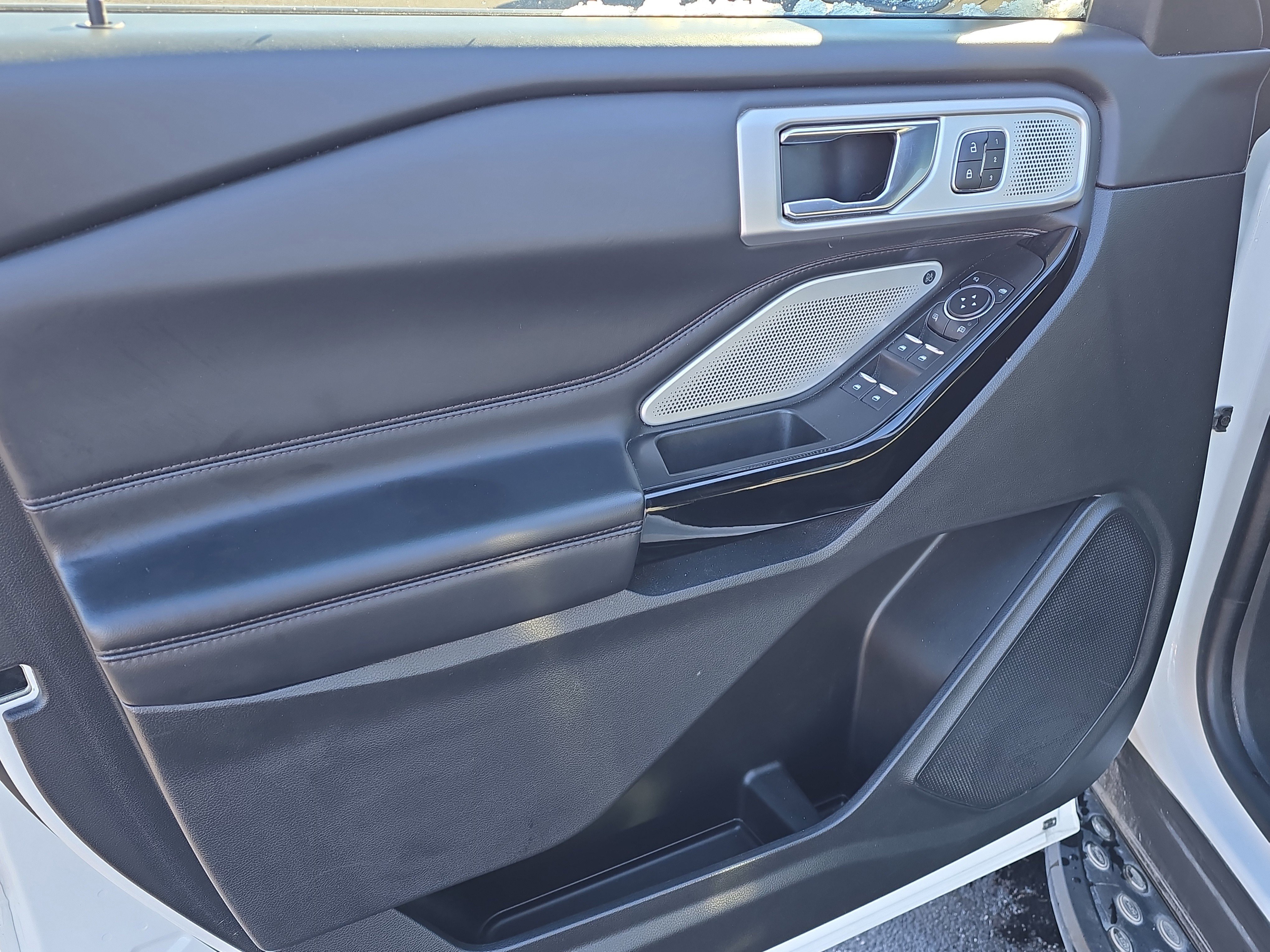 Certified 2021 Ford Explorer Platinum w/ Equipment Group 601A image 18