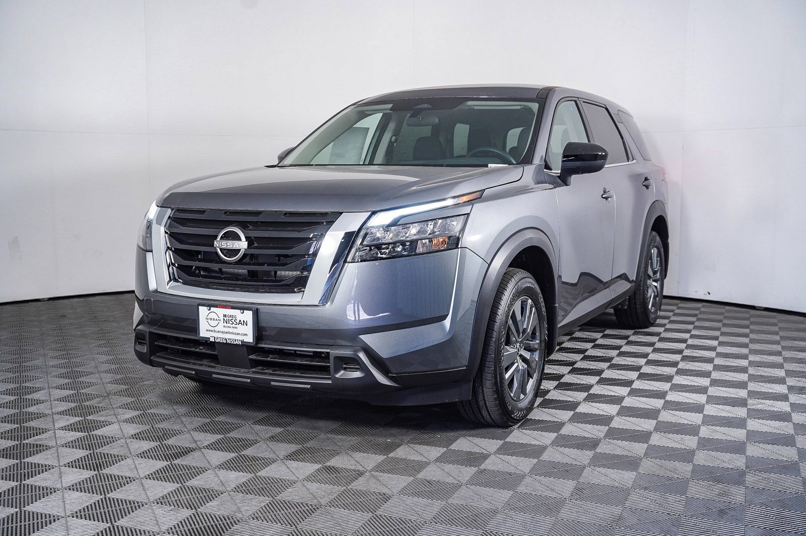 Certified 2025 Nissan Pathfinder S image 3