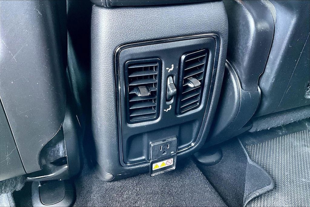 Used 2021 Jeep Grand Cherokee Laredo X image 25