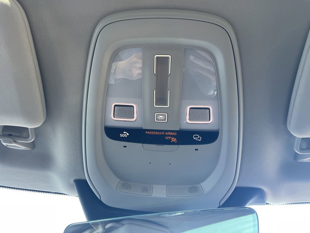 Certified 2023 Volvo XC90 B6 Plus image 37