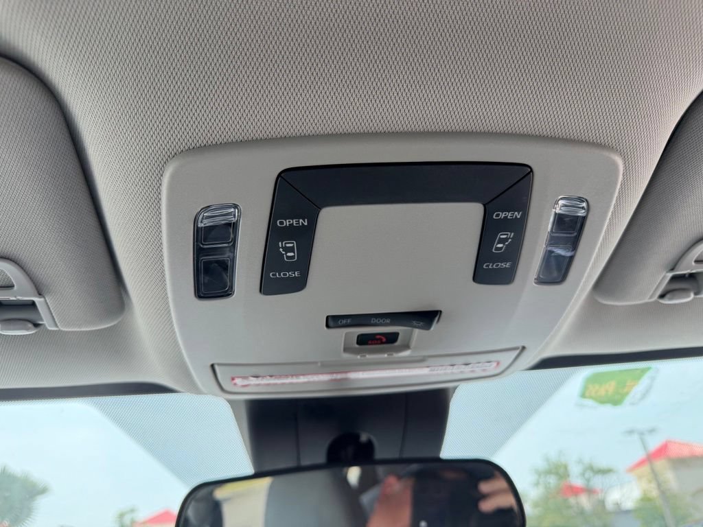 Used 2022 Toyota Sienna LE FWD image 32