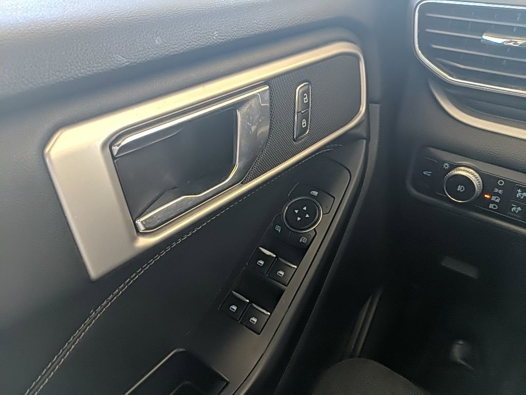 Used 2020 Ford Explorer XLT w/ Equipment Group 202A image 28