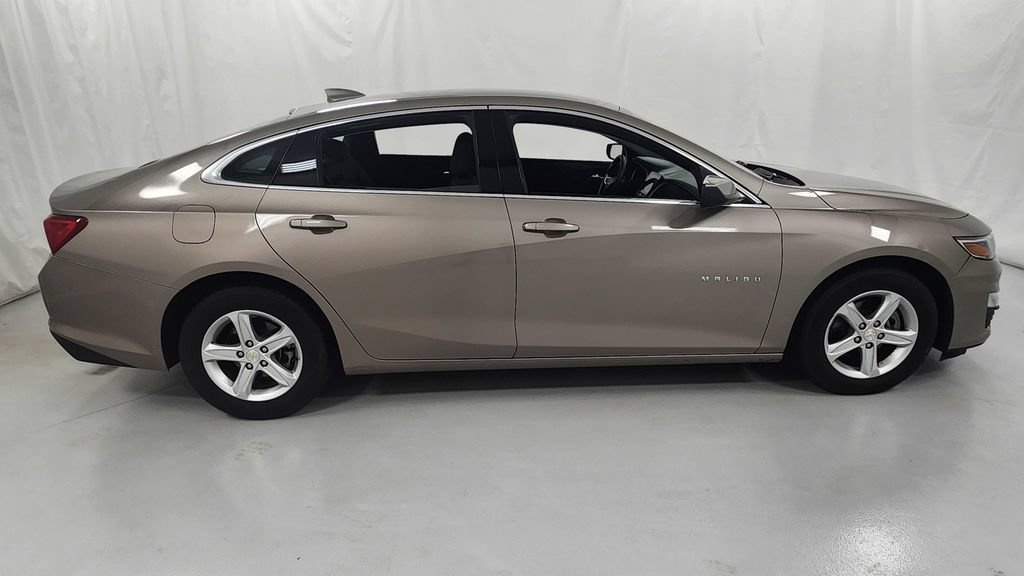 Used 2024 Chevrolet Malibu LT FWD image 2