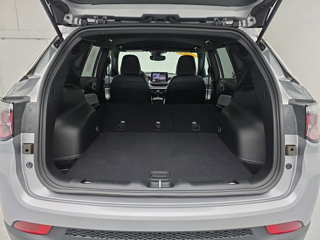 Used 2023 Jeep Compass Latitude image 47