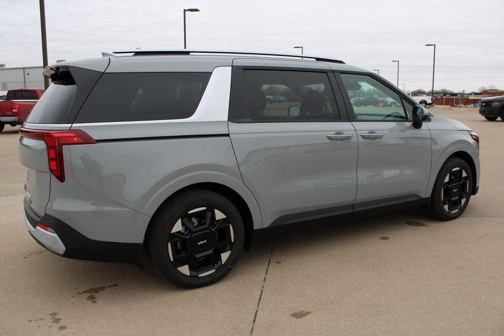 New 2026 Kia Carnival EX FWD image 5