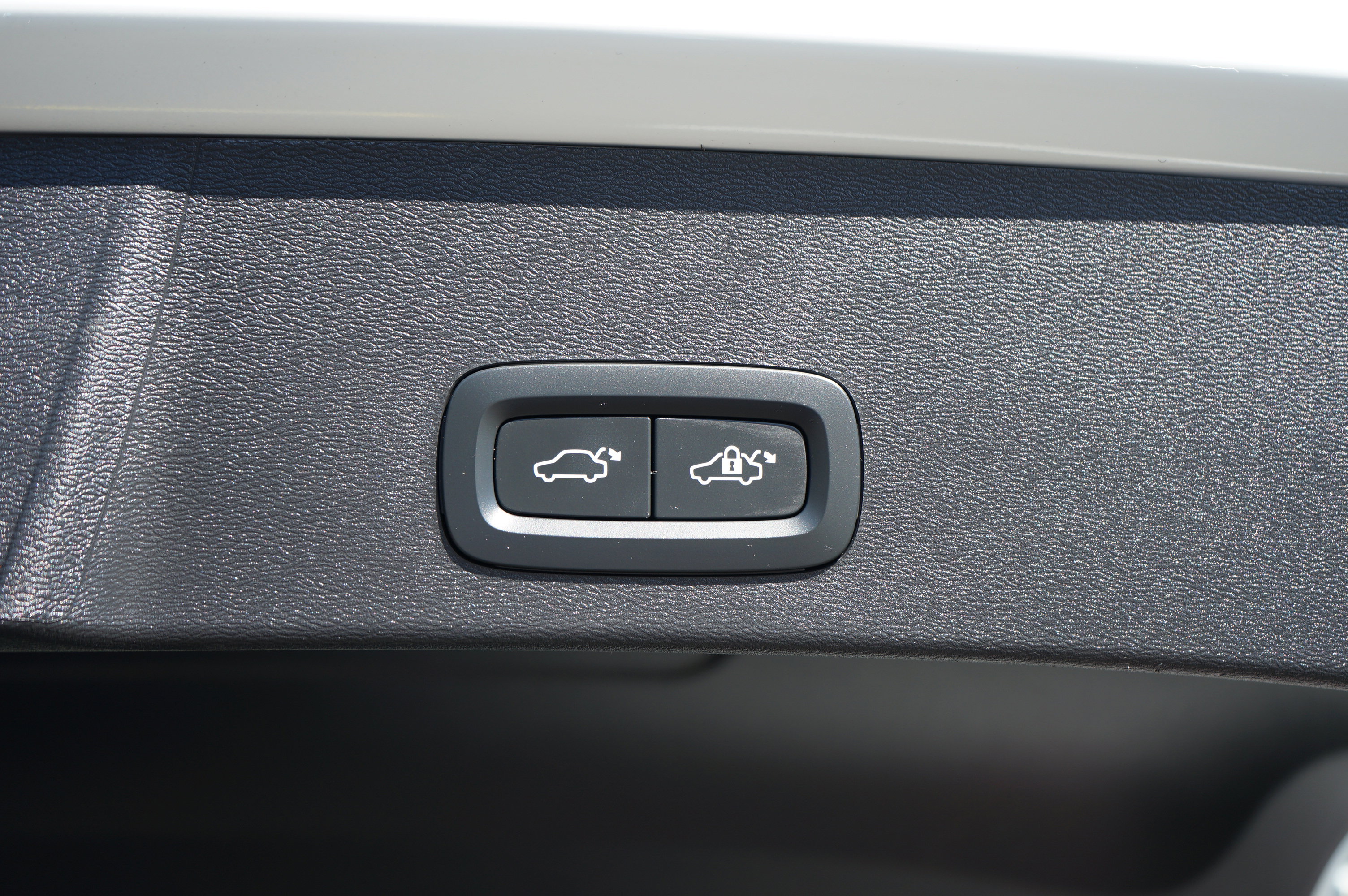 Used 2023 Volvo XC40 Recharge Ultimate image 13