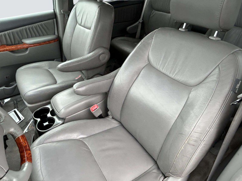 Used 2010 Toyota Sienna XLE Limited AWD/4WD image 25