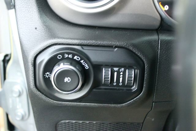 Used 2020 Jeep Wrangler Unlimited Sahara w/ Uconnect 4C Nav & Sound Group image 13