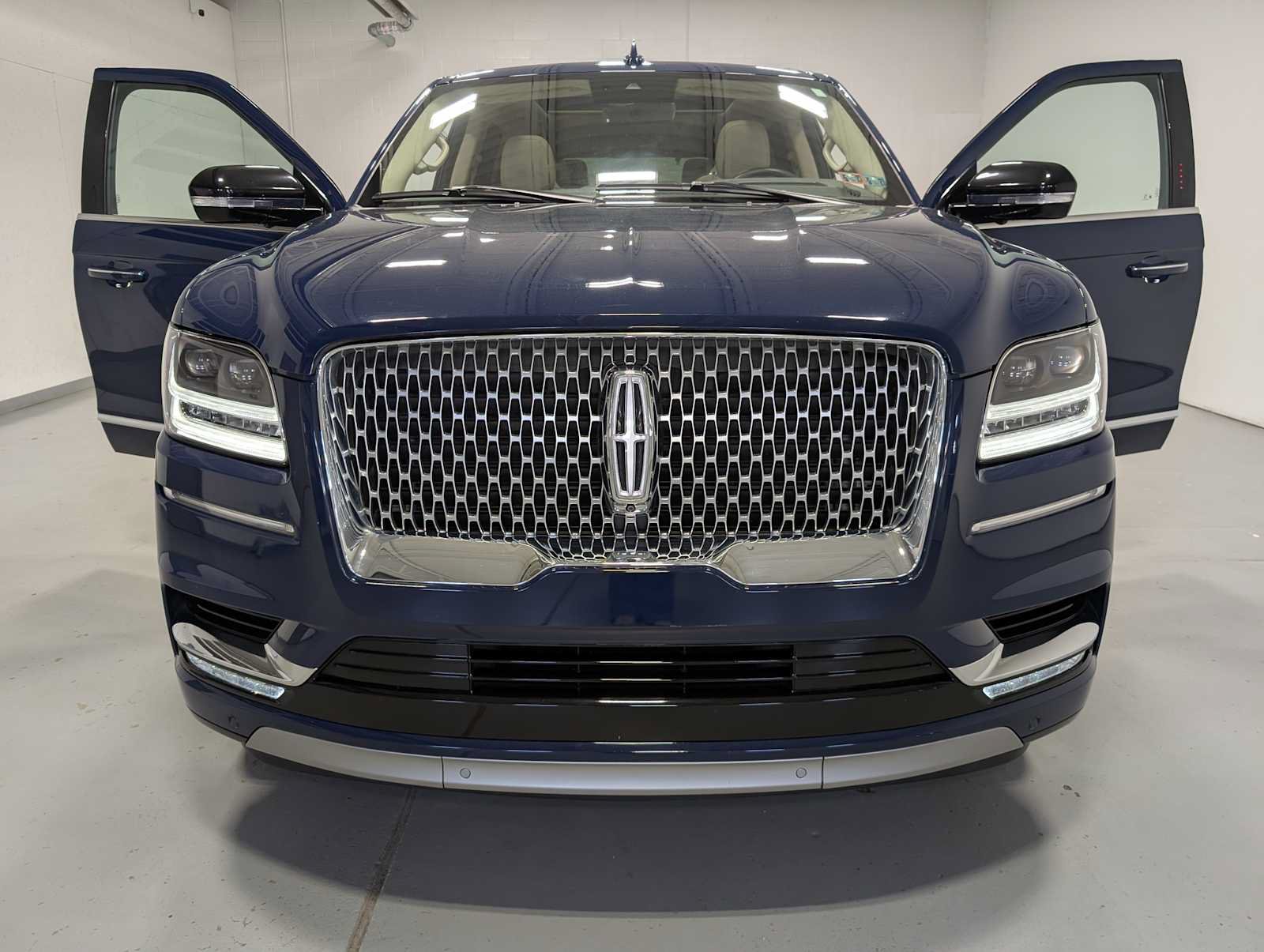 Used 2020 Lincoln Navigator Reserve w/ Luxury Package AWD/4WD image 16