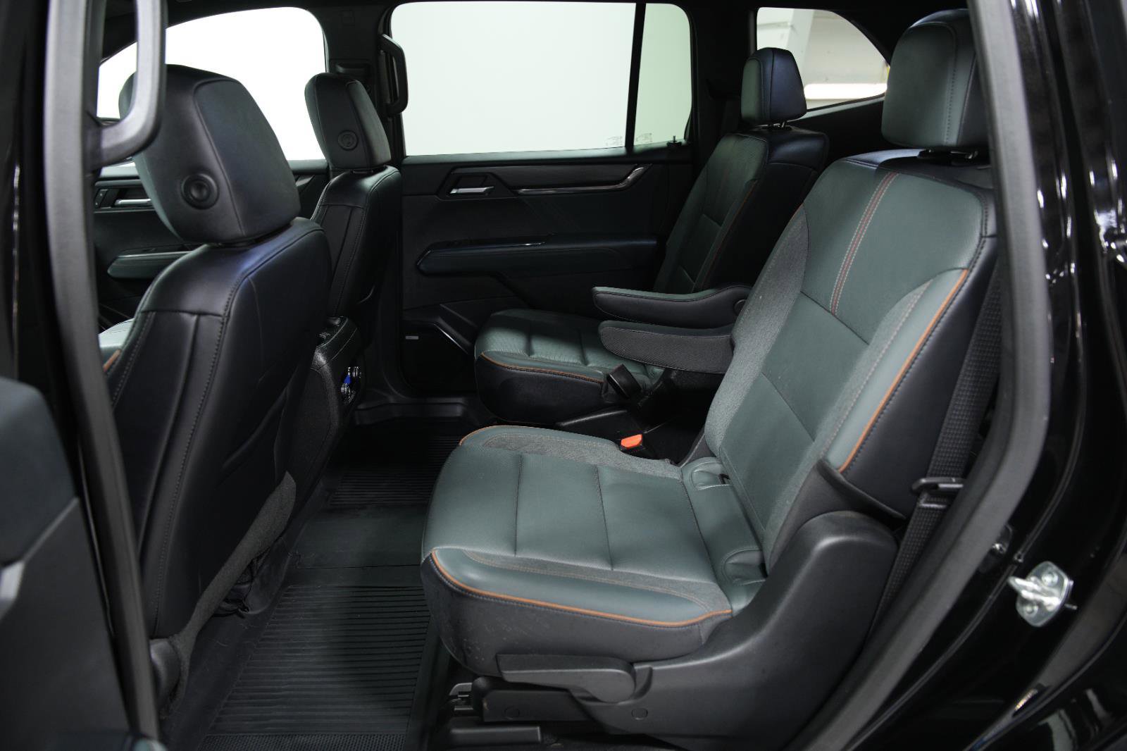 Used 2025 GMC Acadia AT4 image 26