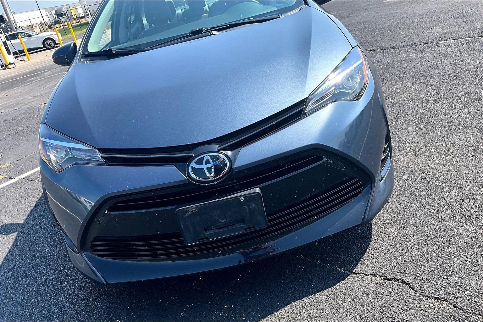 Used 2017 Toyota Corolla LE w/ Carpet Mat Package (TMS) FWD image 4