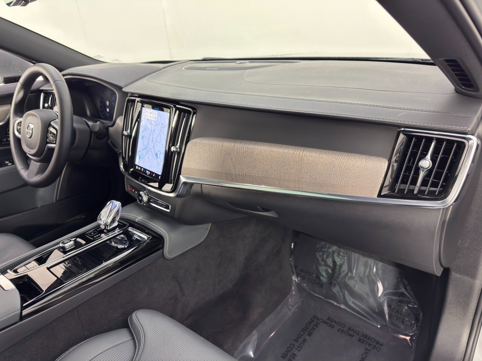 Used 2024 Volvo S90 T8 Ultimate image 15