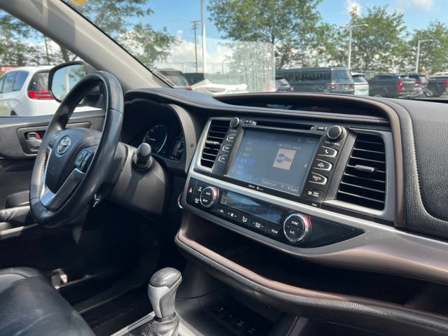 Used 2014 Toyota Highlander XLE AWD/4WD image 36
