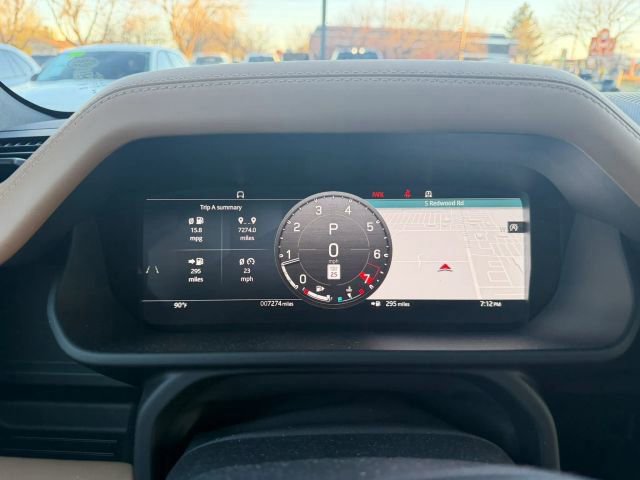 Used 2025 Land Rover Defender 110 X-Dynamic SE image 12