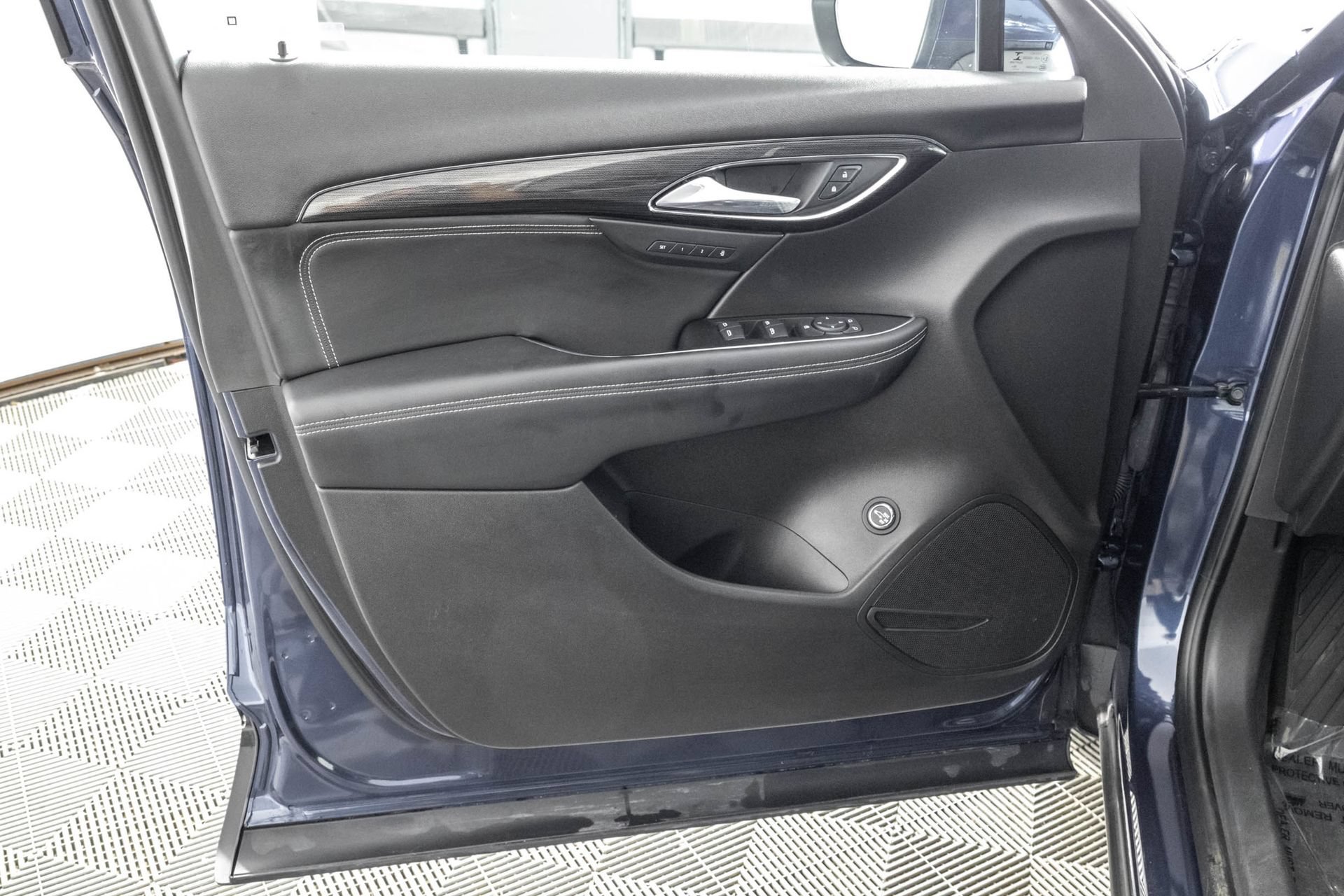 Used 2023 Buick Envision Essence AWD/4WD image 34