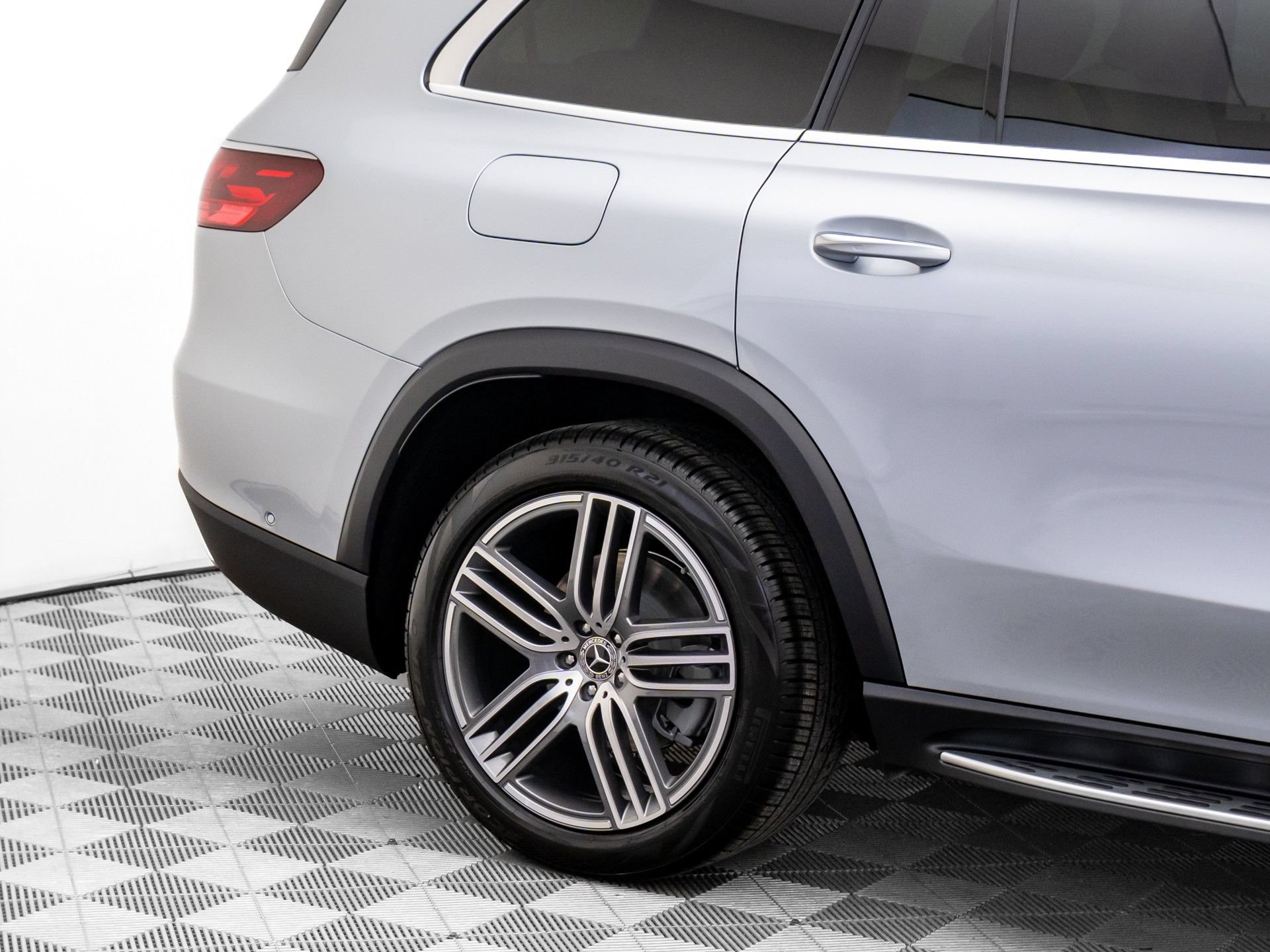 New 2026 Mercedes-Benz GLS 450 4MATIC image 36