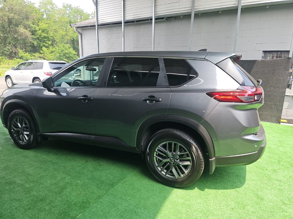 Used 2024 Nissan Rogue S AWD/4WD image 6