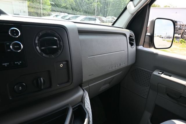 Used 2009 Ford E-150 and Econoline 150 Wagon RWD image 23