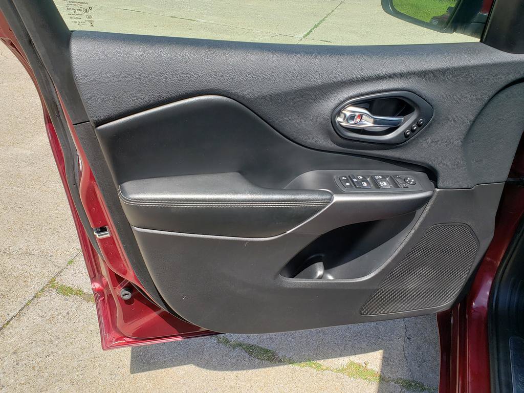 Used 2019 Jeep Cherokee High Altitude AWD/4WD image 13
