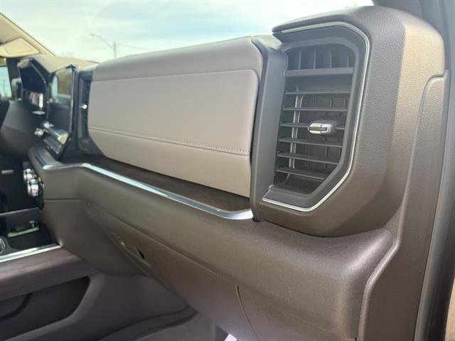 Used 2024 GMC Sierra 1500 SLT w/ SLT Premium Plus Package image 17
