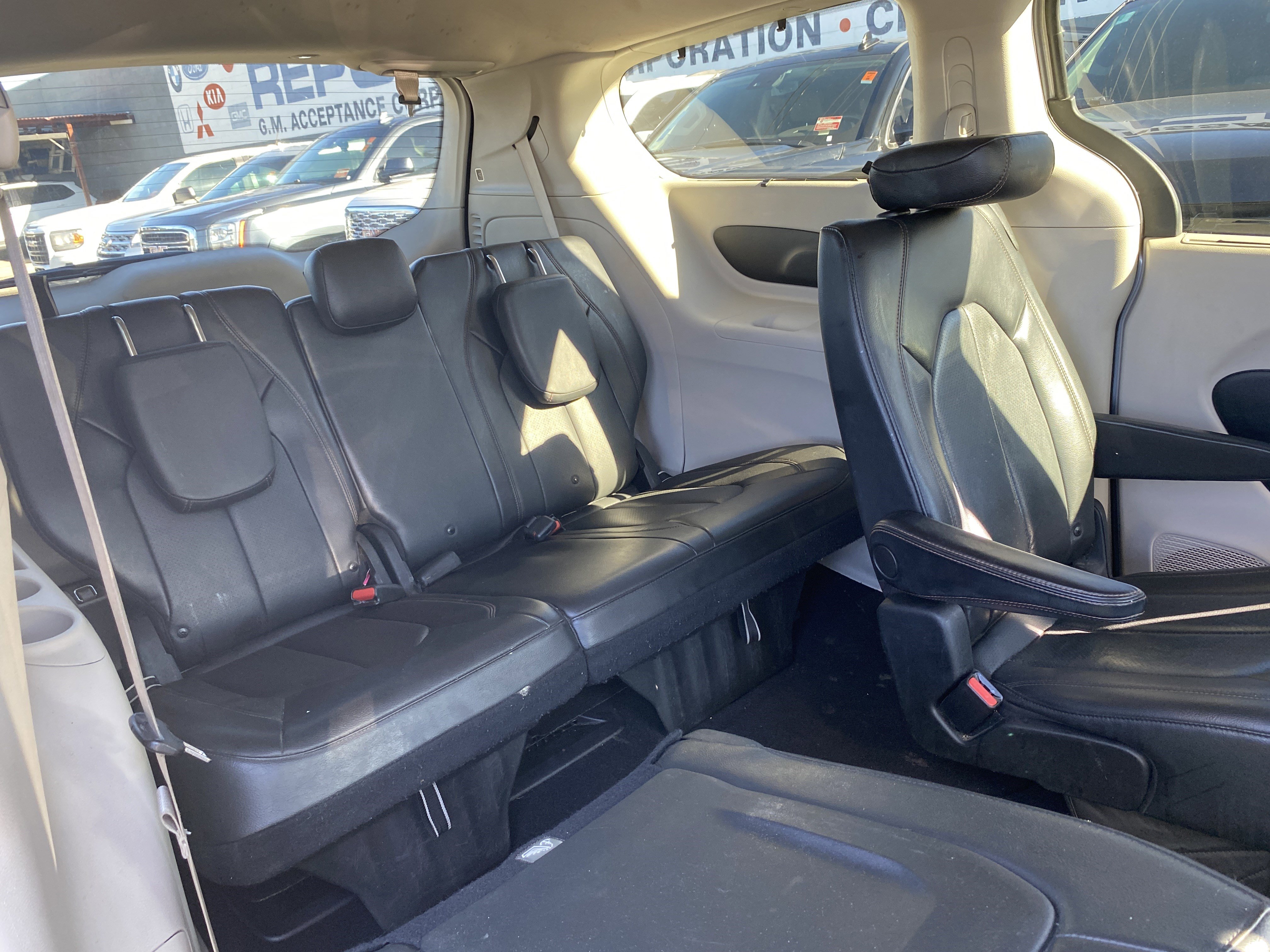 Used 2020 Chrysler Pacifica Touring-L image 18