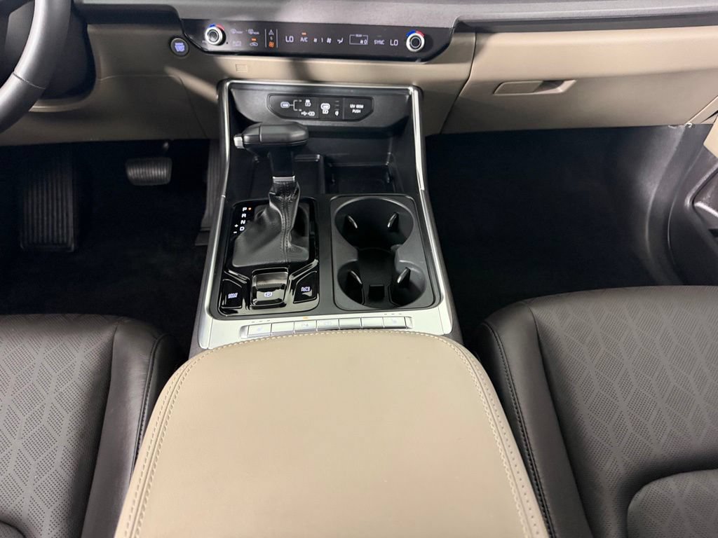 Used 2025 Kia Carnival EX FWD image 25