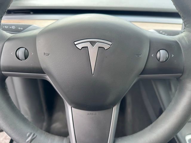 Used 2022 Tesla Model Y Long Range image 11