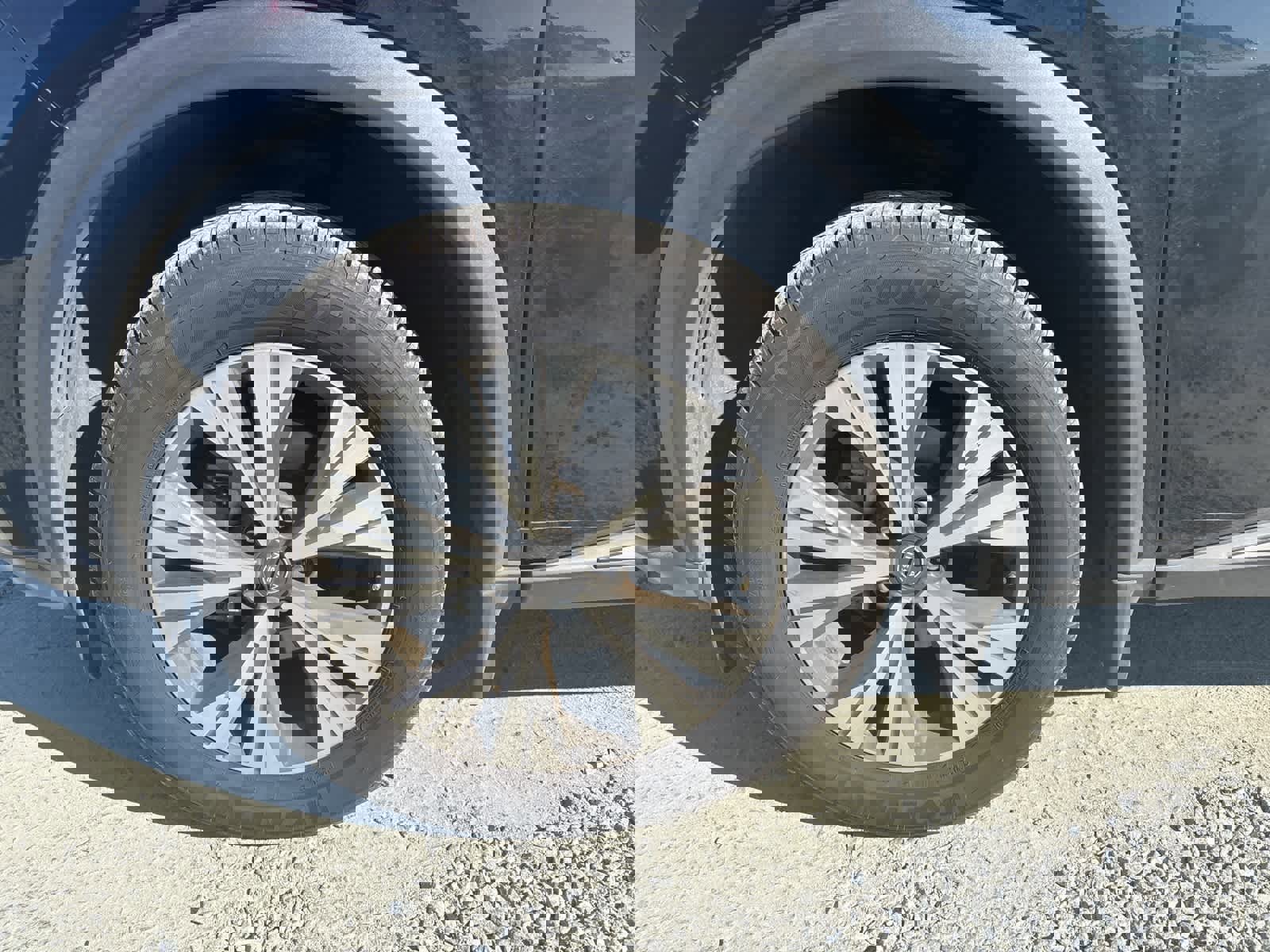 Used 2022 Nissan Rogue SV image 23