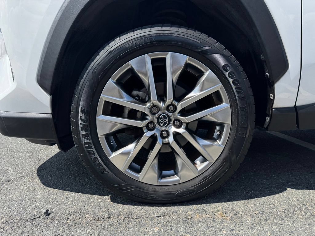 Used 2019 Toyota RAV4 XLE Premium FWD image 42