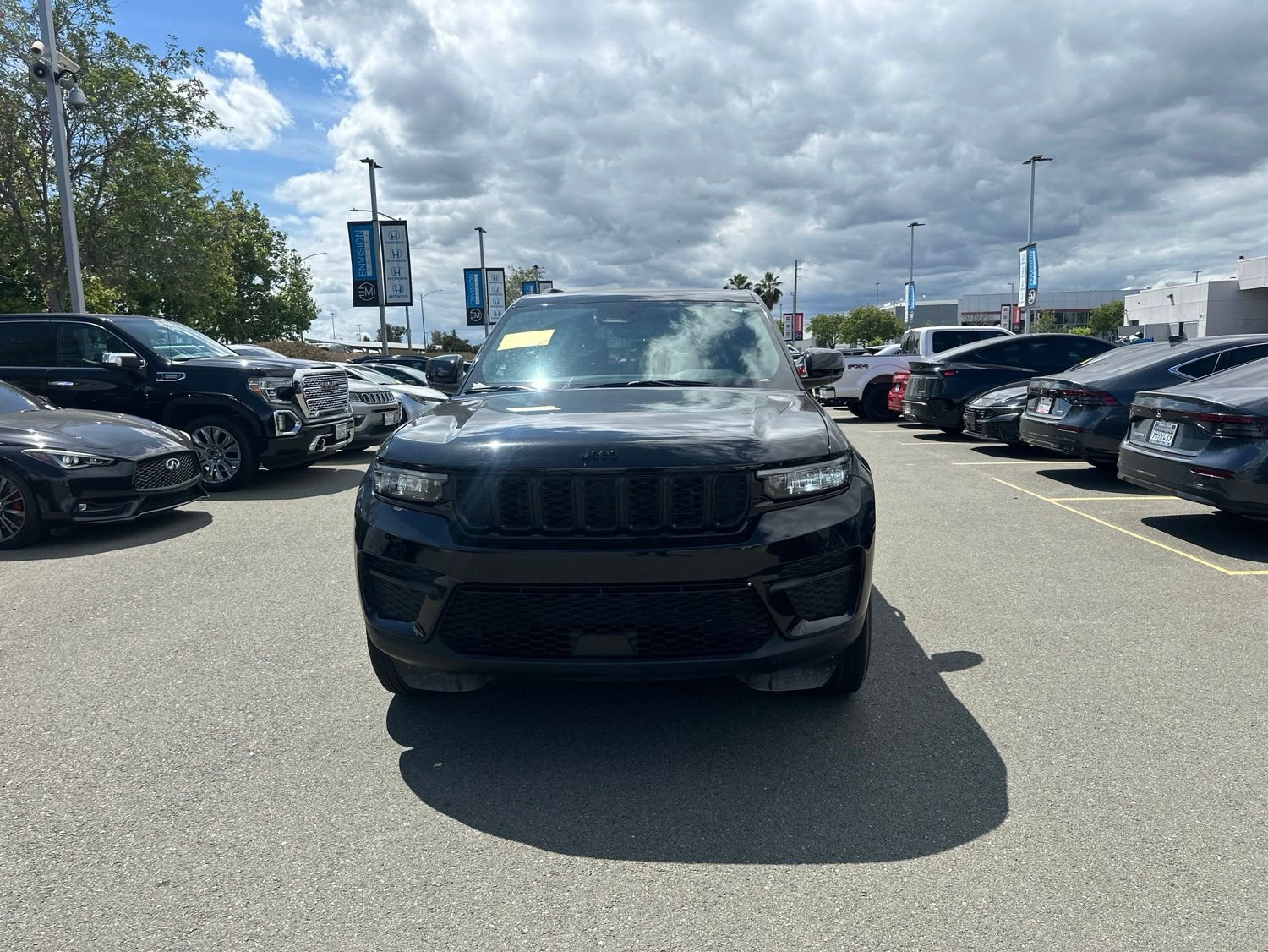 Used 2025 Jeep Grand Cherokee Altitude AWD/4WD image 1