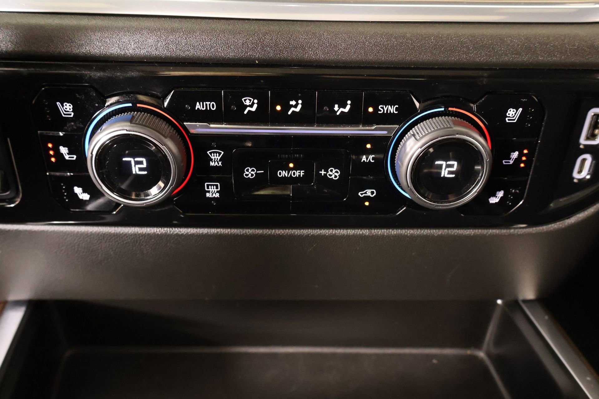 Used 2022 Chevrolet Silverado 1500 High Country w/ High Country Premium Package AWD/4WD image 7