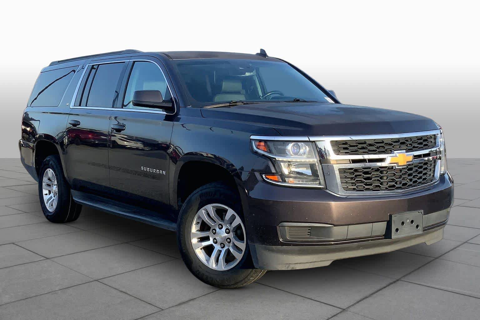 Used 2017 Chevrolet Suburban LT RWD image 3