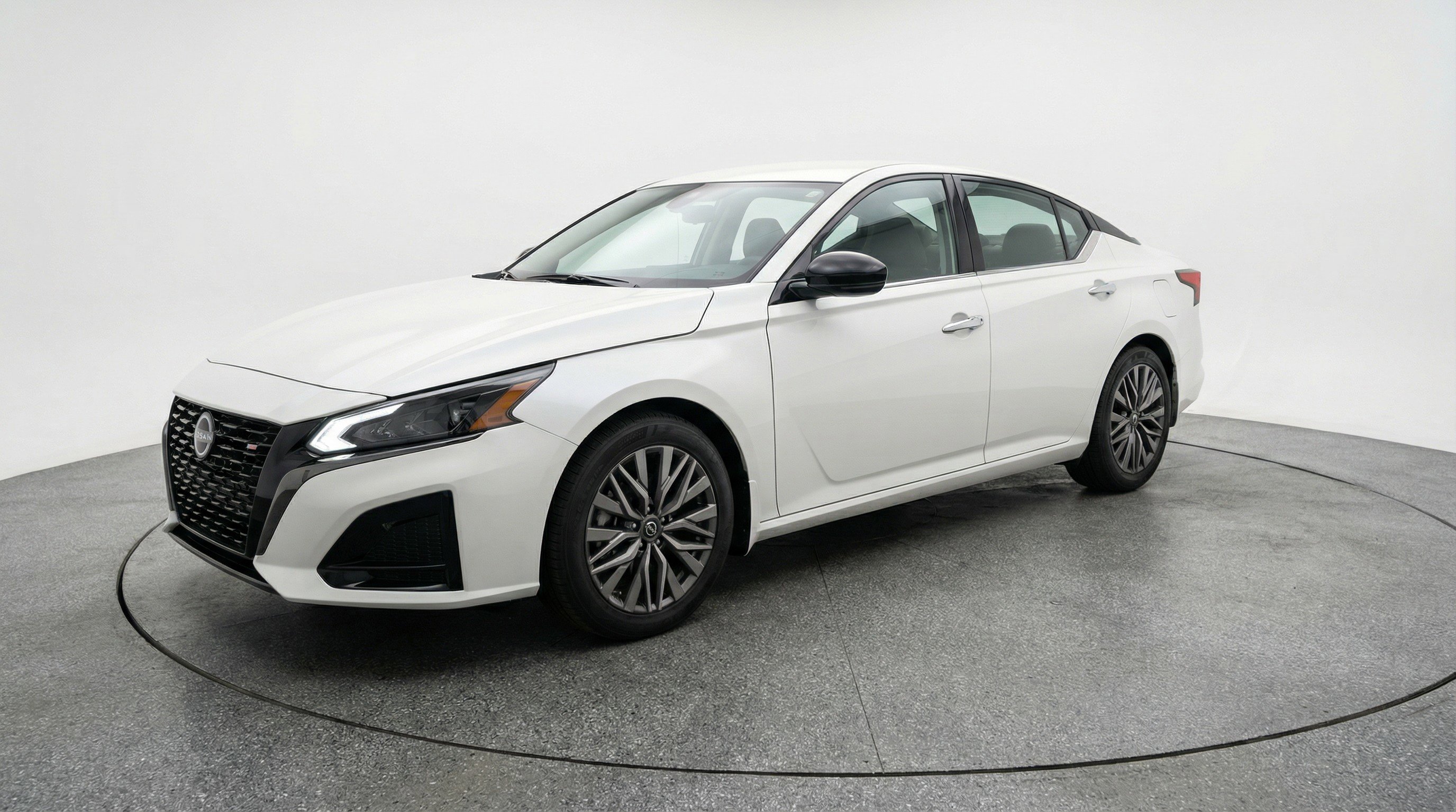 Used 2025 Nissan Altima 2.5 SV image 3