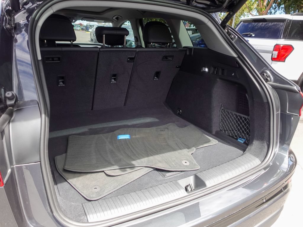 Used 2025 Audi Q6 e-tron Premium w/ Convenience Package RWD image 23
