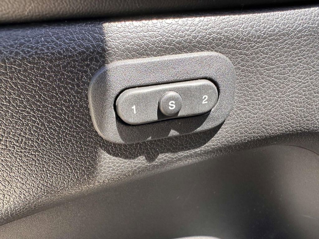 Used 2018 Jeep Grand Cherokee Limited AWD/4WD image 9