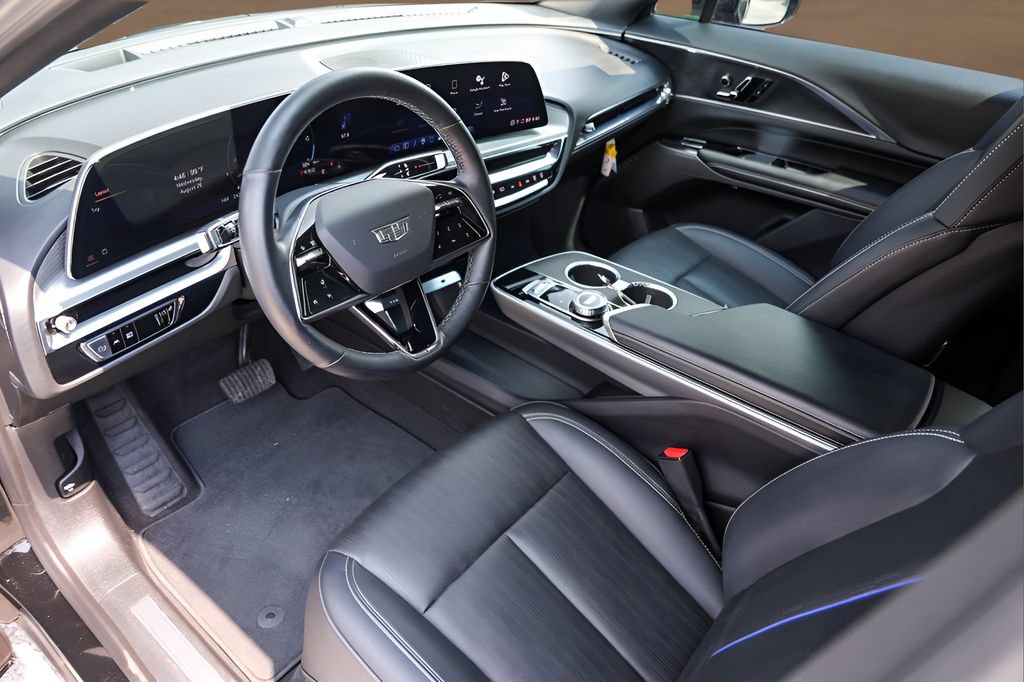 Certified 2024 Cadillac Lyriq Luxury AWD/4WD image 9