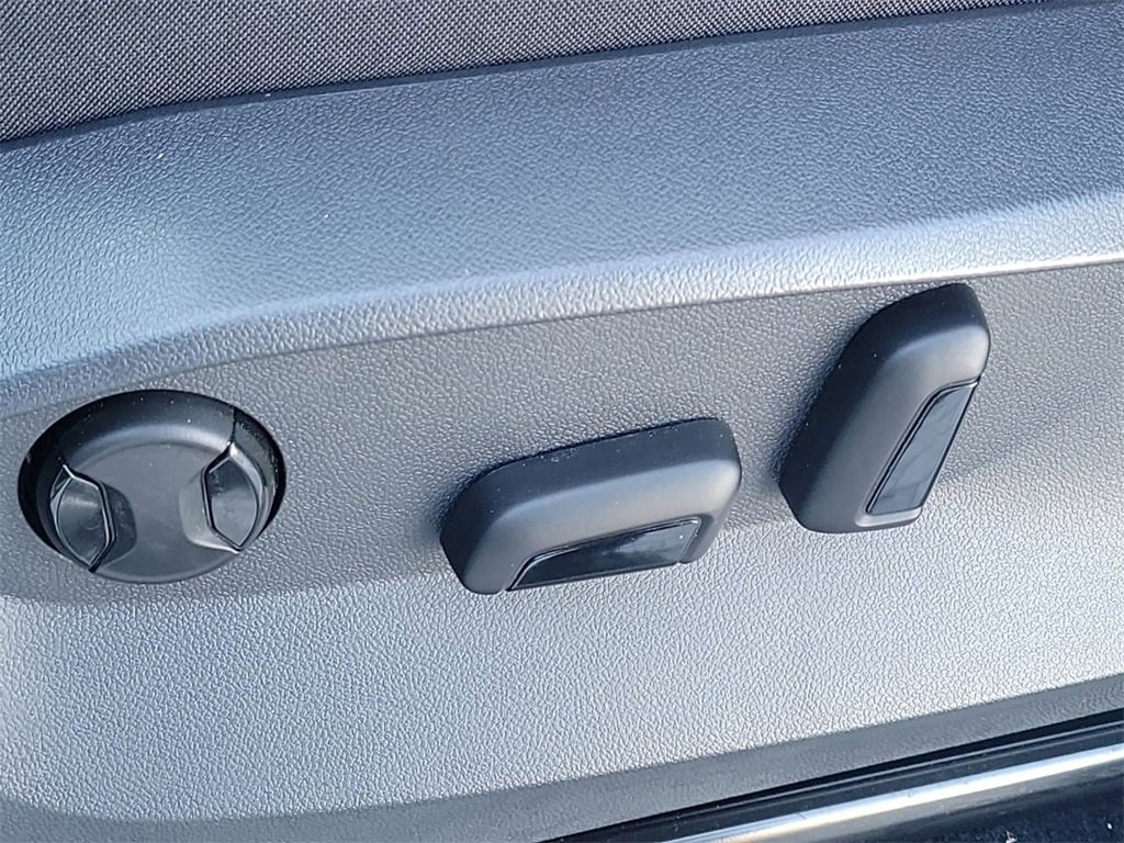 Used 2022 Volkswagen Tiguan SE image 27