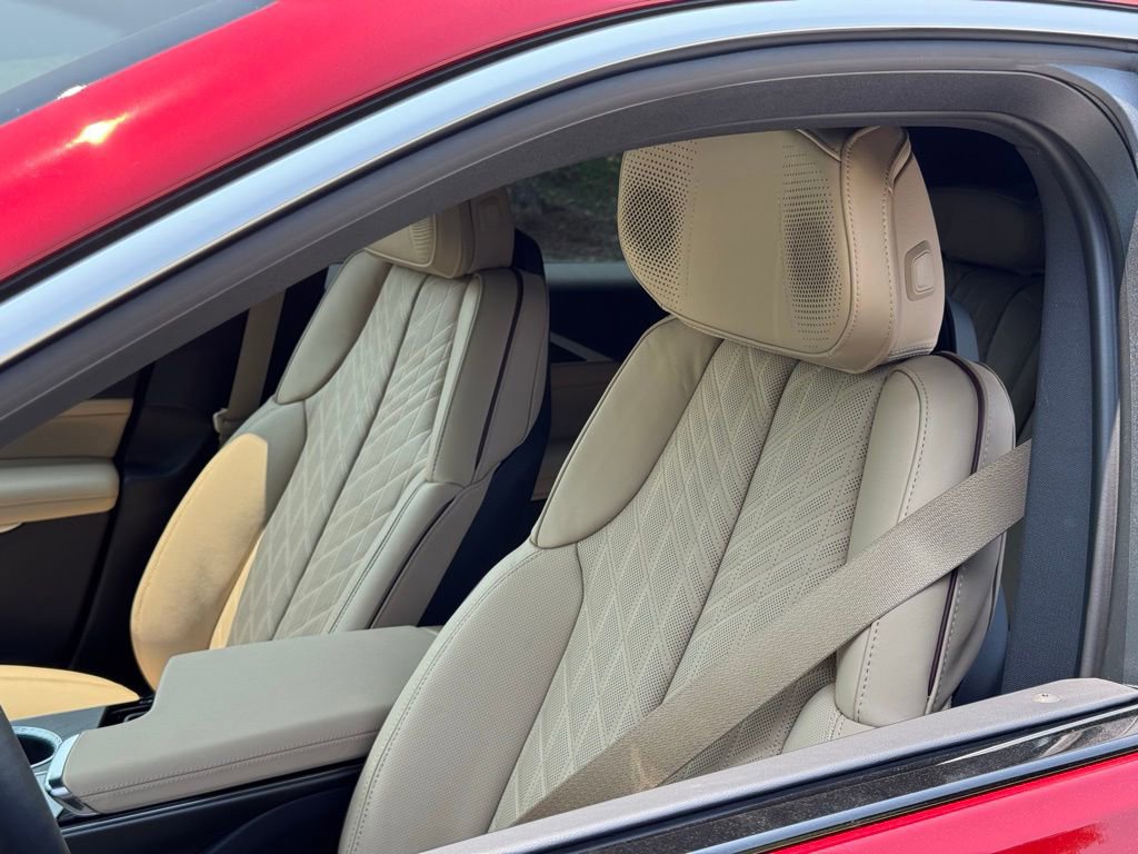 New 2025 Cadillac Lyriq Luxury image 18