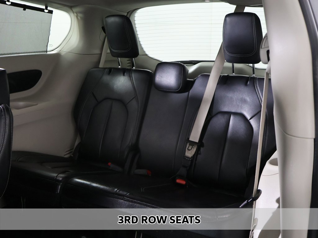 Used 2022 Chrysler Pacifica Touring-L image 8