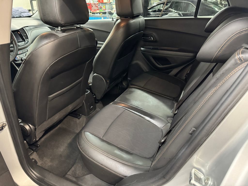 Used 2021 Chevrolet Trax LT AWD/4WD image 15