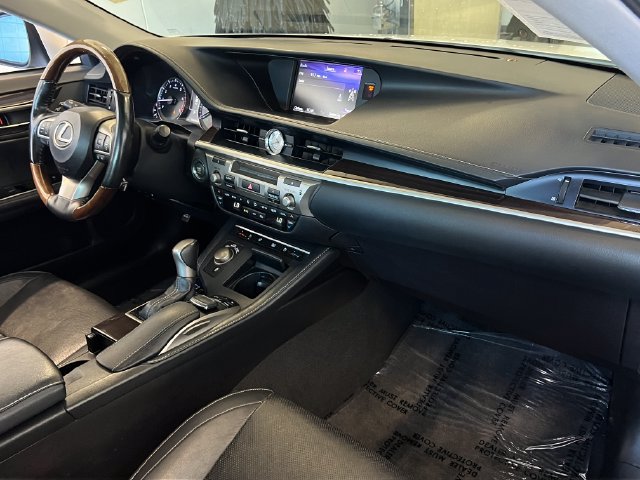 Used 2018 Lexus ES 350 w/ Luxury Package w/Wood Trim FWD image 39