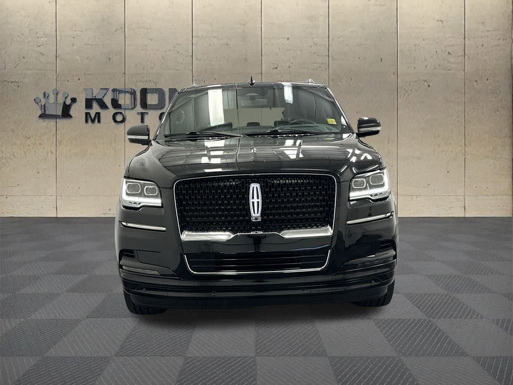Used 2024 Lincoln Navigator Reserve image 3