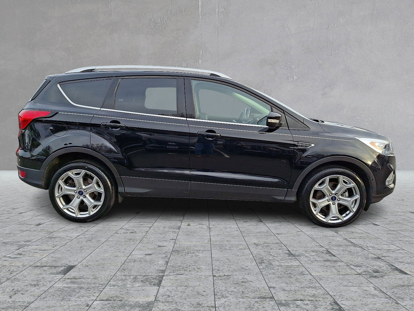 Used 2019 Ford Escape Titanium image 12