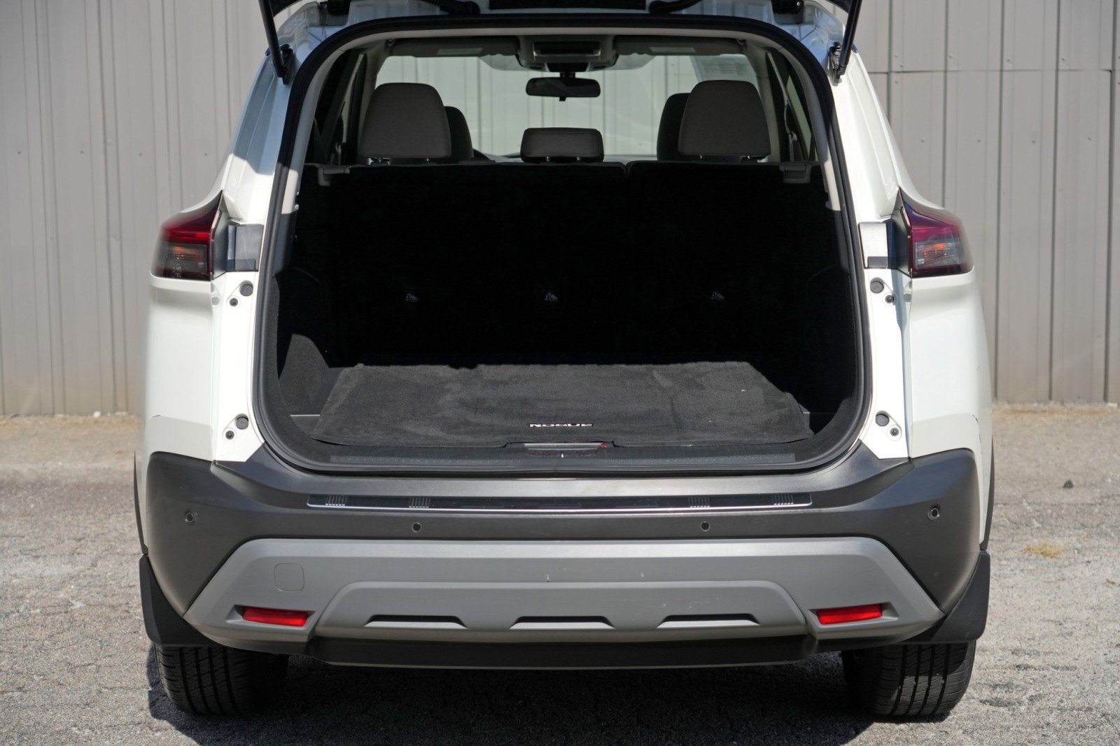 Used 2022 Nissan Rogue SV FWD image 9