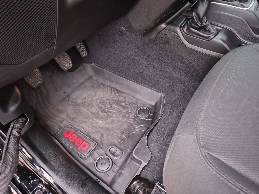 Used 2018 Jeep Wrangler Unlimited Sport S AWD/4WD image 22