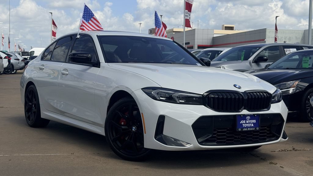 Used 2026 BMW 330i Sedan w/ M Sport Package RWD image 2