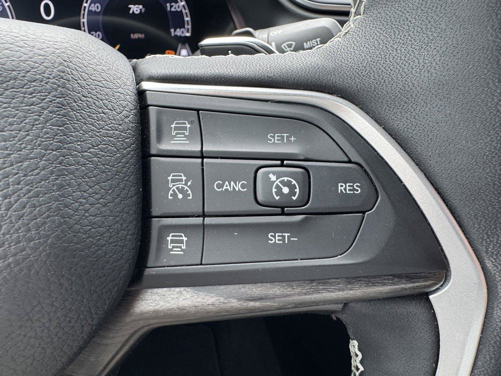 Used 2024 Jeep Grand Cherokee L Limited AWD/4WD image 17
