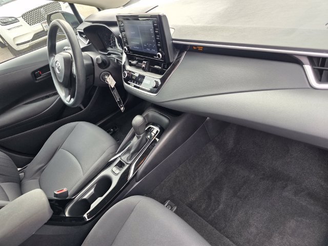Used 2022 Toyota Corolla LE FWD image 16