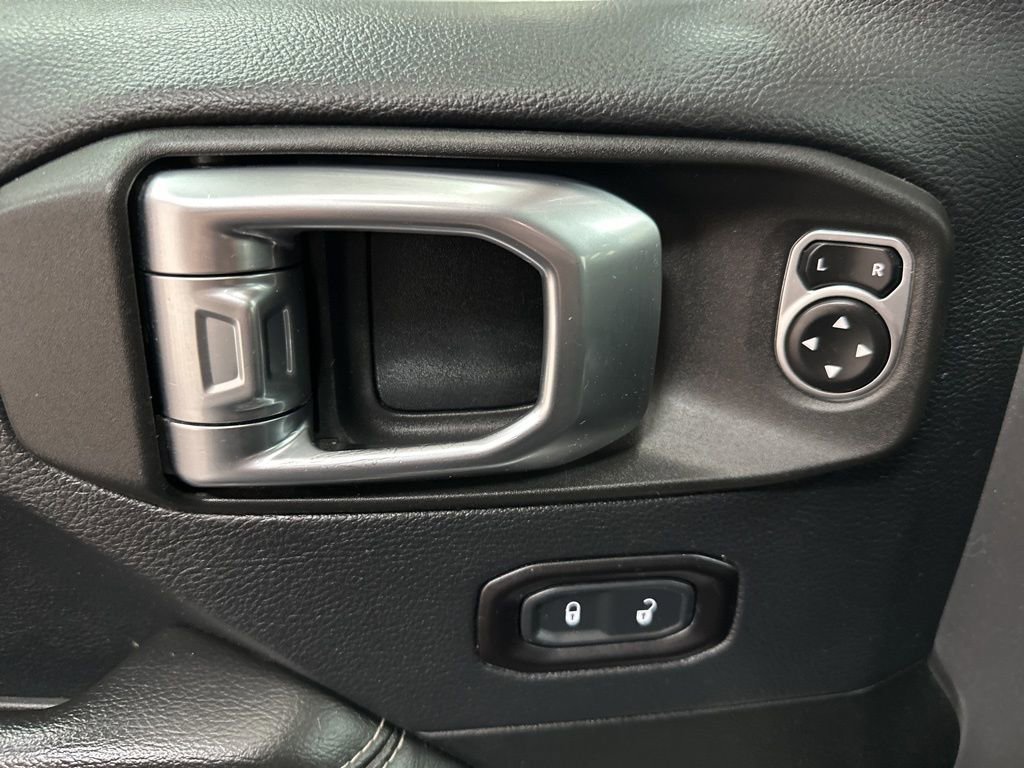 Used 2018 Jeep Wrangler Unlimited Sahara AWD/4WD image 20